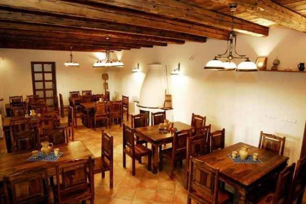 Gyöngyös Malomudvar Etterem Cukraszda Panzio Es Rendezvenyhaz المظهر الخارجي الصورة