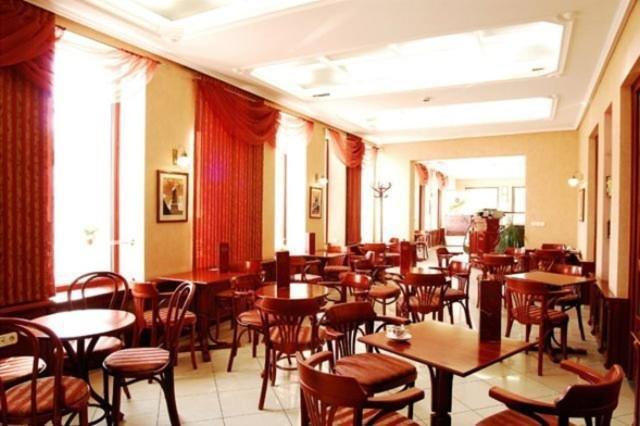 Gyöngyös Malomudvar Etterem Cukraszda Panzio Es Rendezvenyhaz المظهر الخارجي الصورة